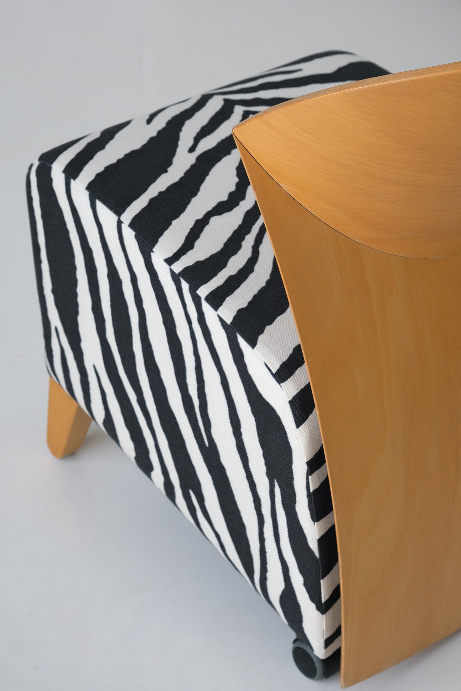 Rav Zebra Lounge Chair