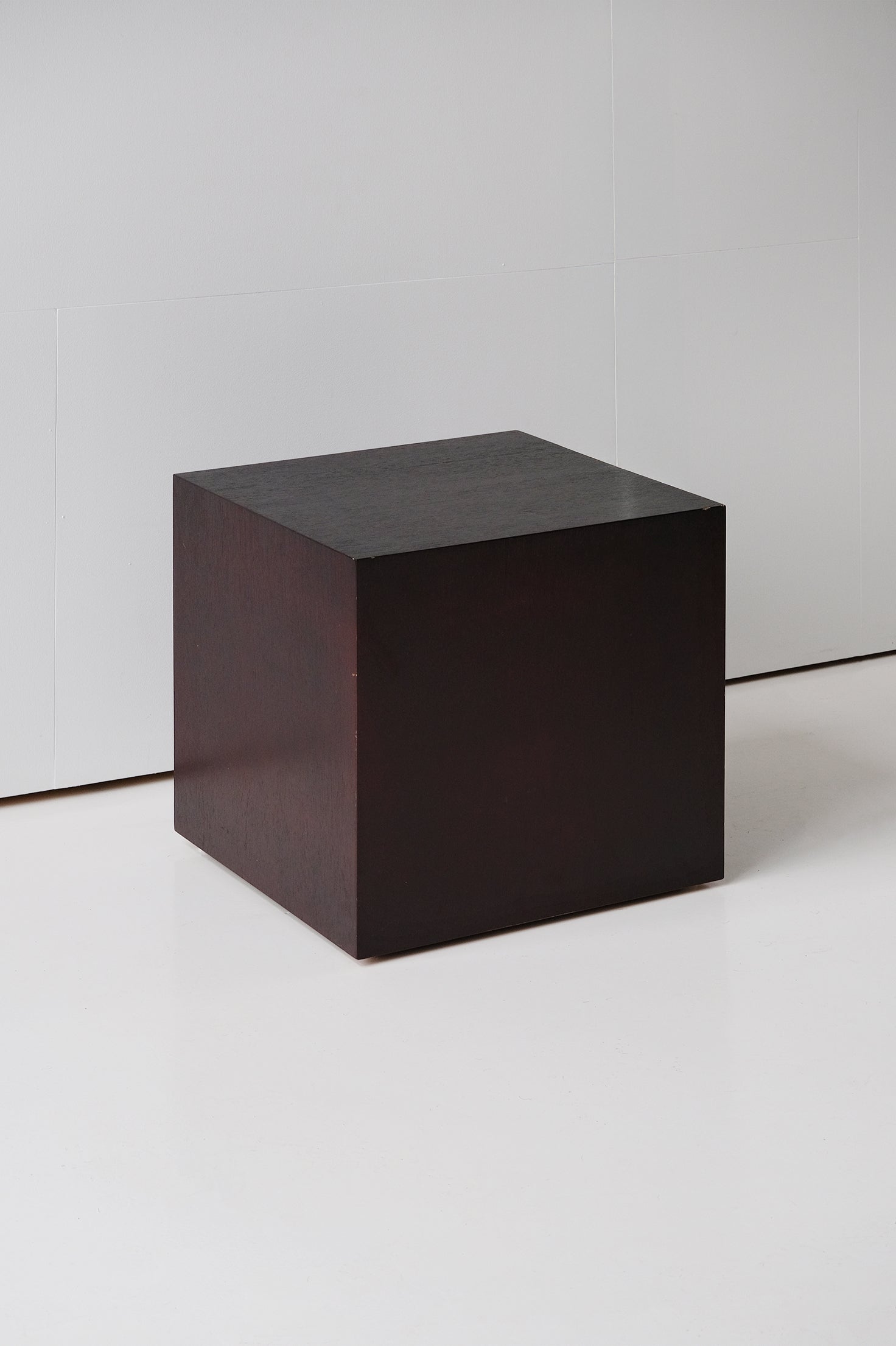 Podium Table-Vintage-KIOSK48TH