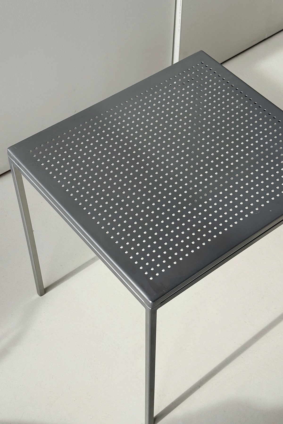 Perforeret Sofabord 50x45