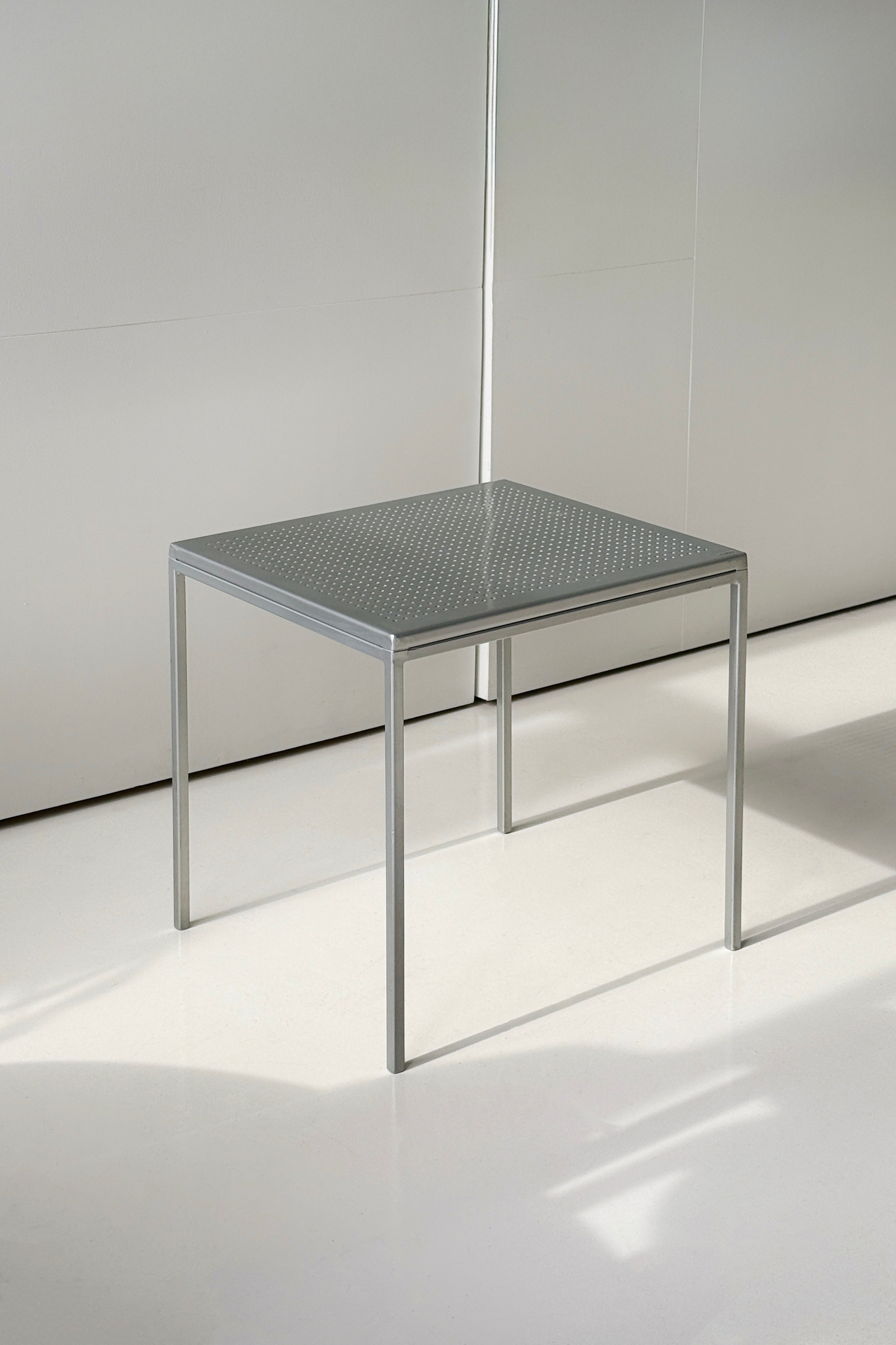 Perforeret Sofabord 50x45