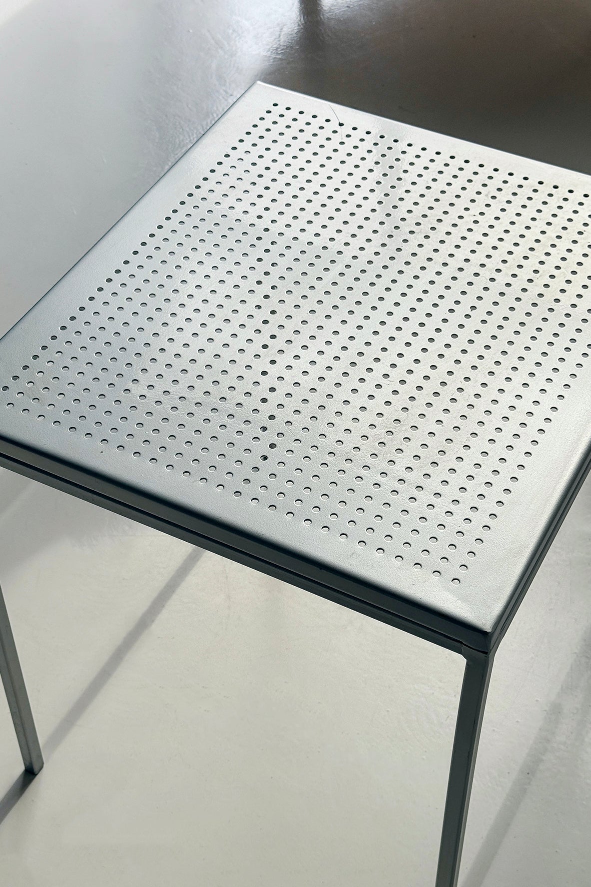Perforeret Sofabord 50x45