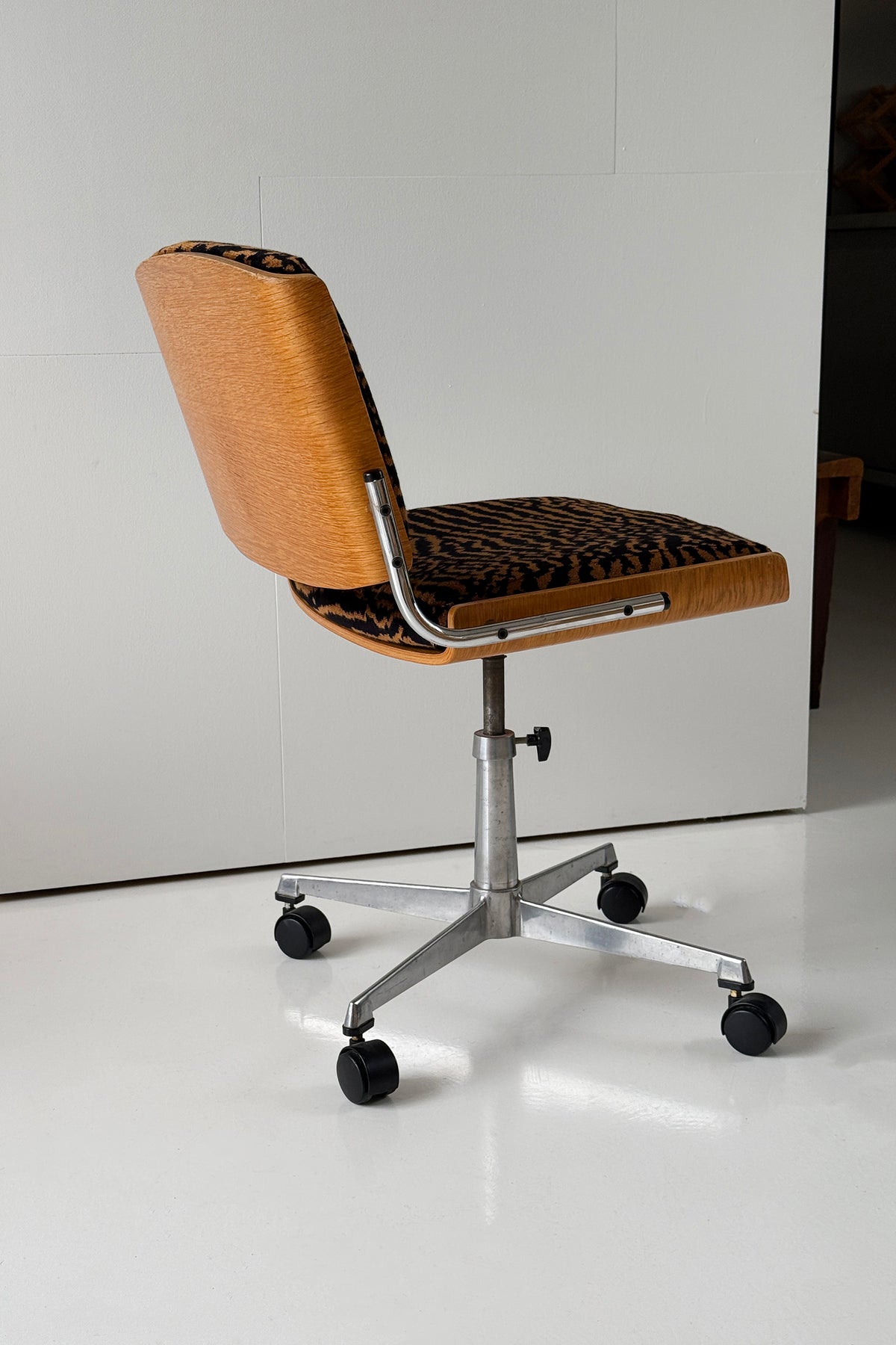 Tiger Stol Eg