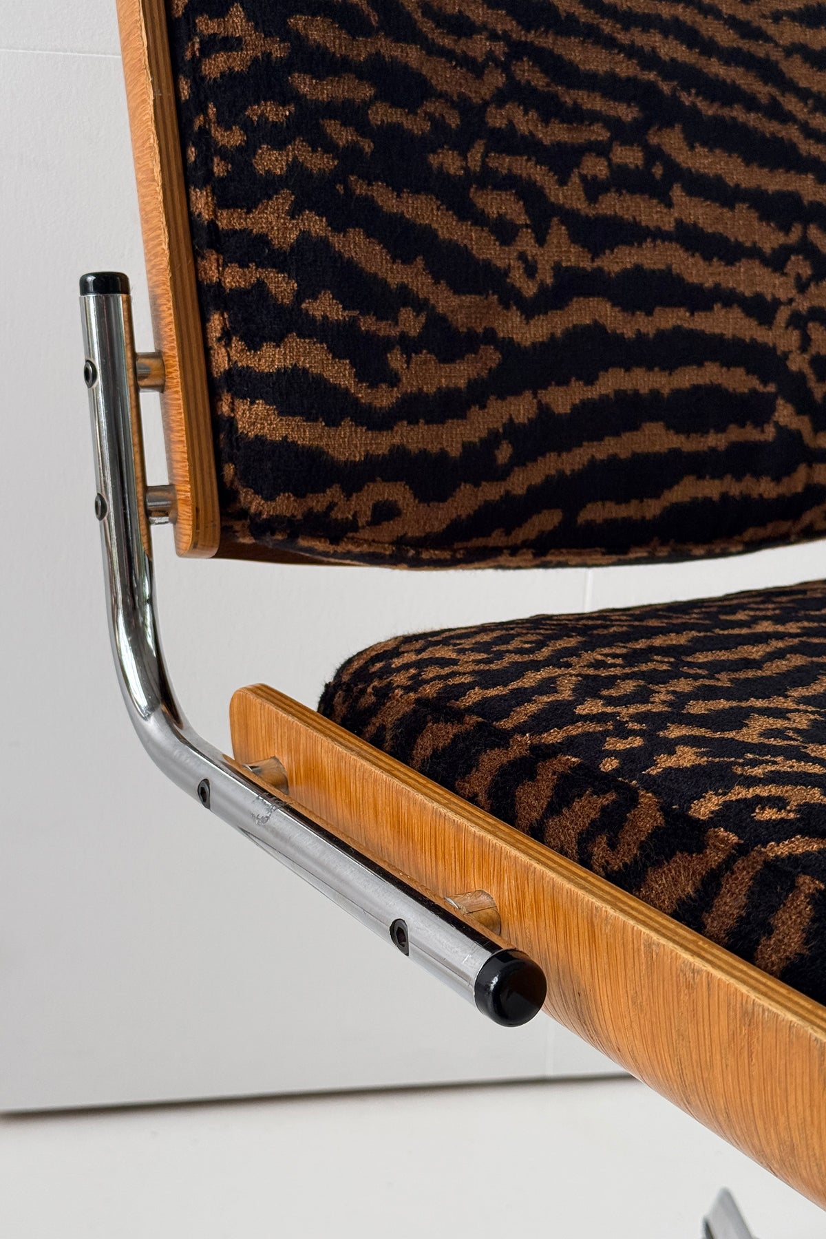Tiger Stol Eg