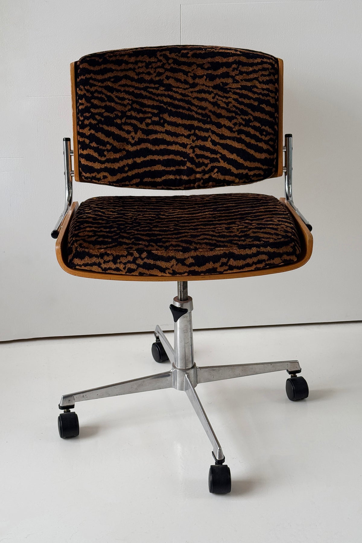 Tiger Stol Eg