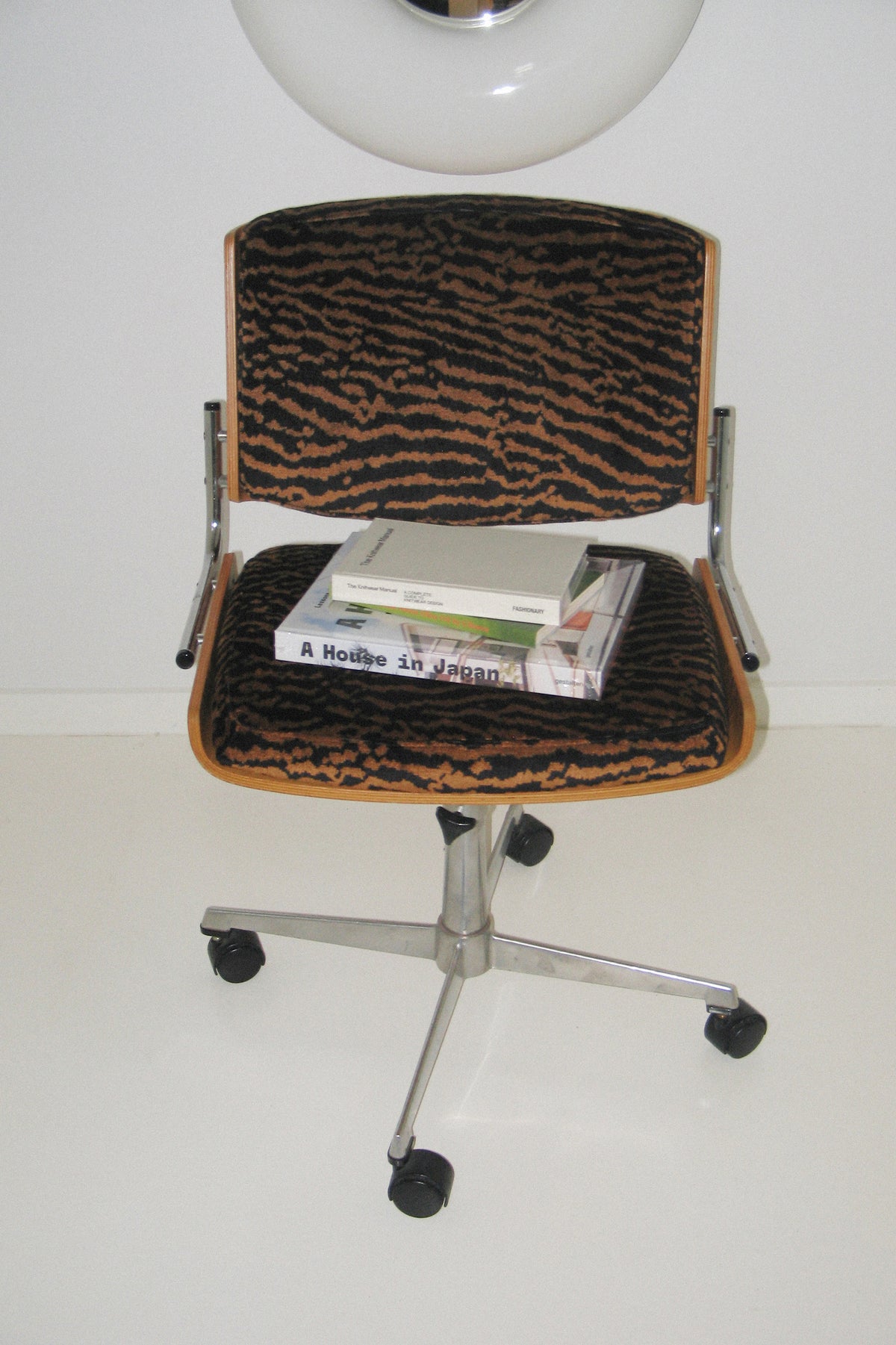 Tiger Stol Eg