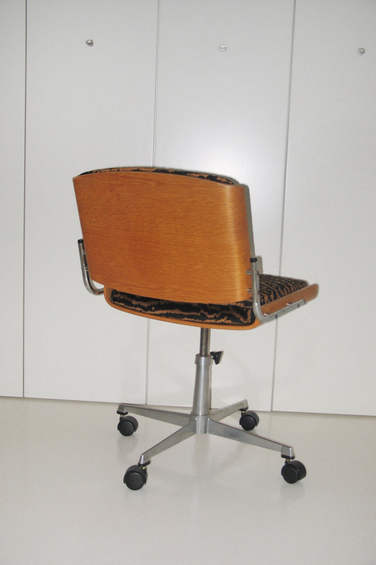 Tiger Stol Eg