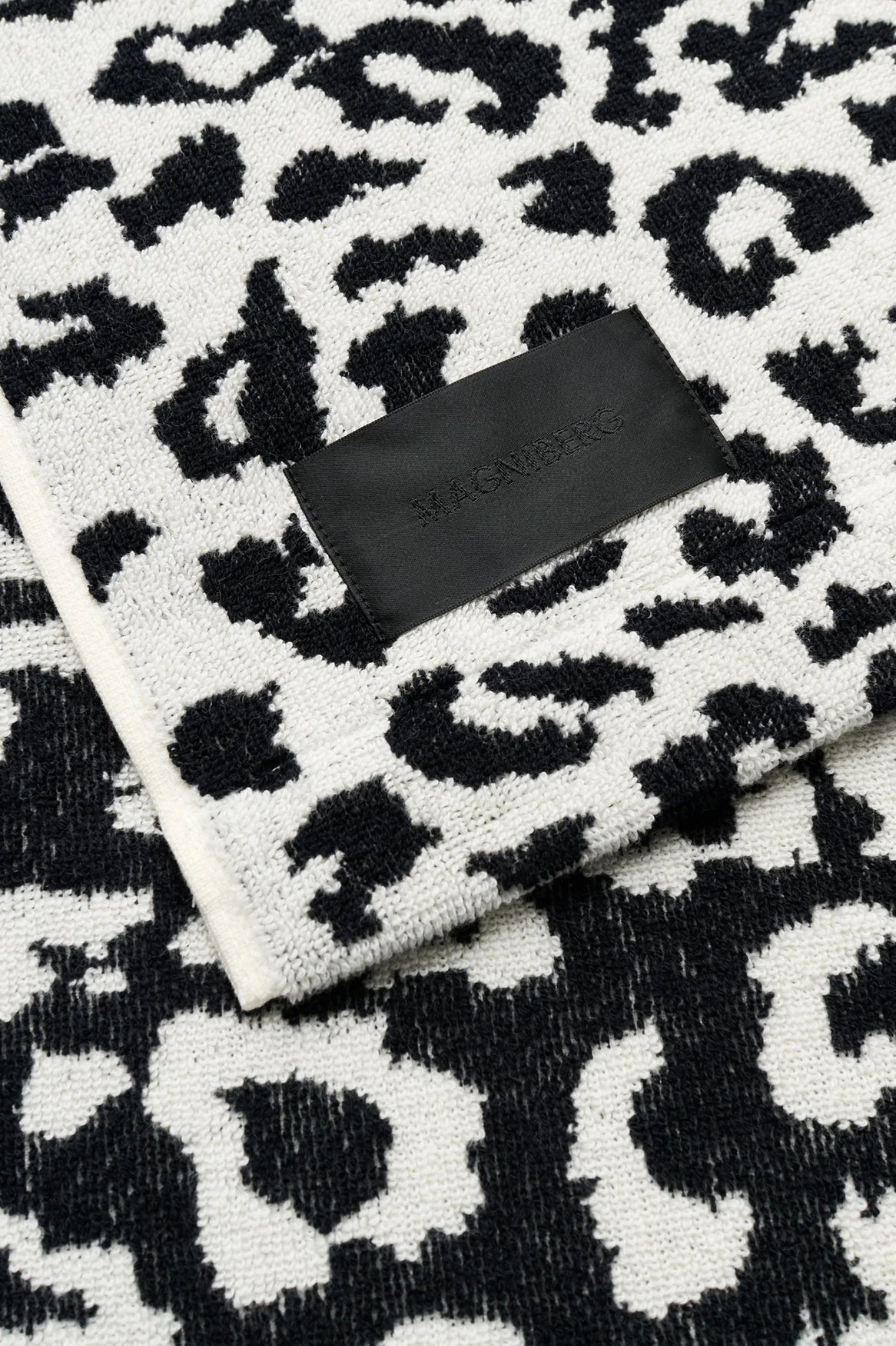 Wild Hand Towel White Leopard