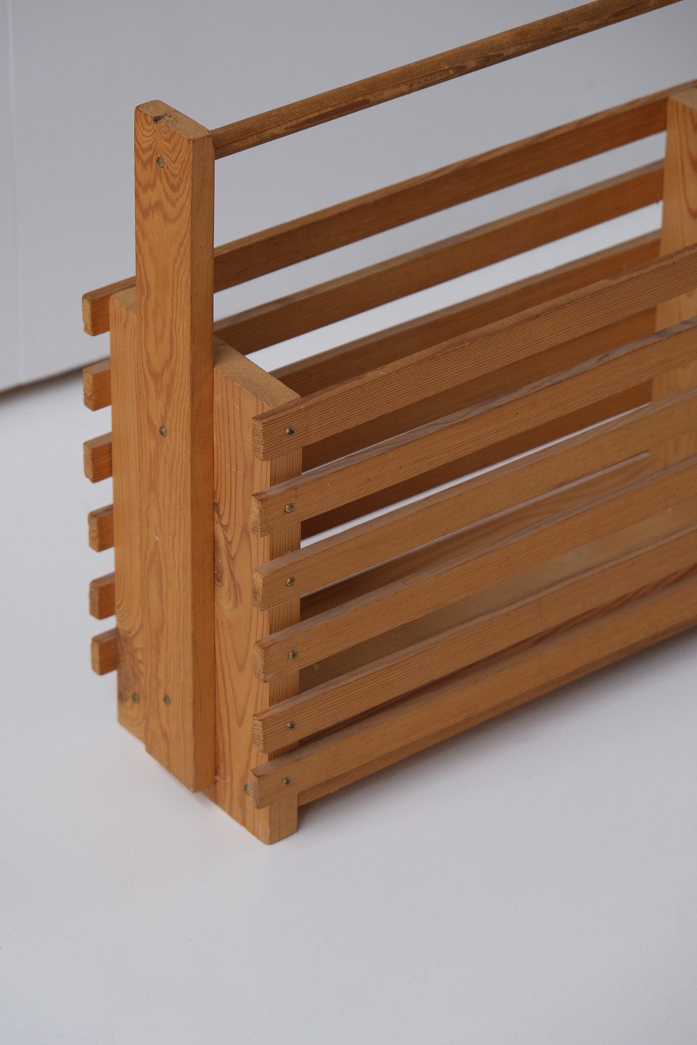 Magazine Caddy Pine-Vintage-KIOSK48TH