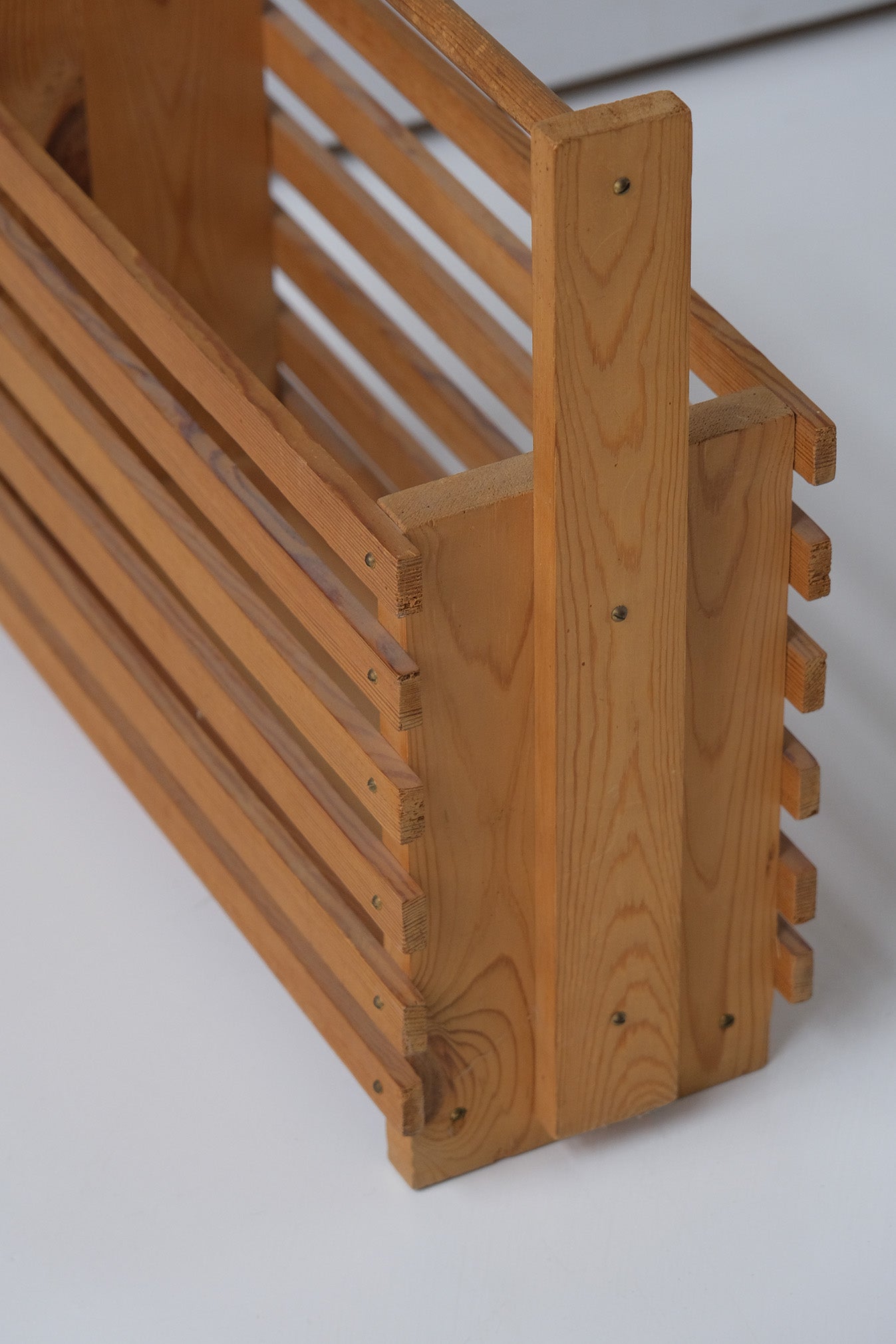 Magazine Caddy Pine-Vintage-KIOSK48TH