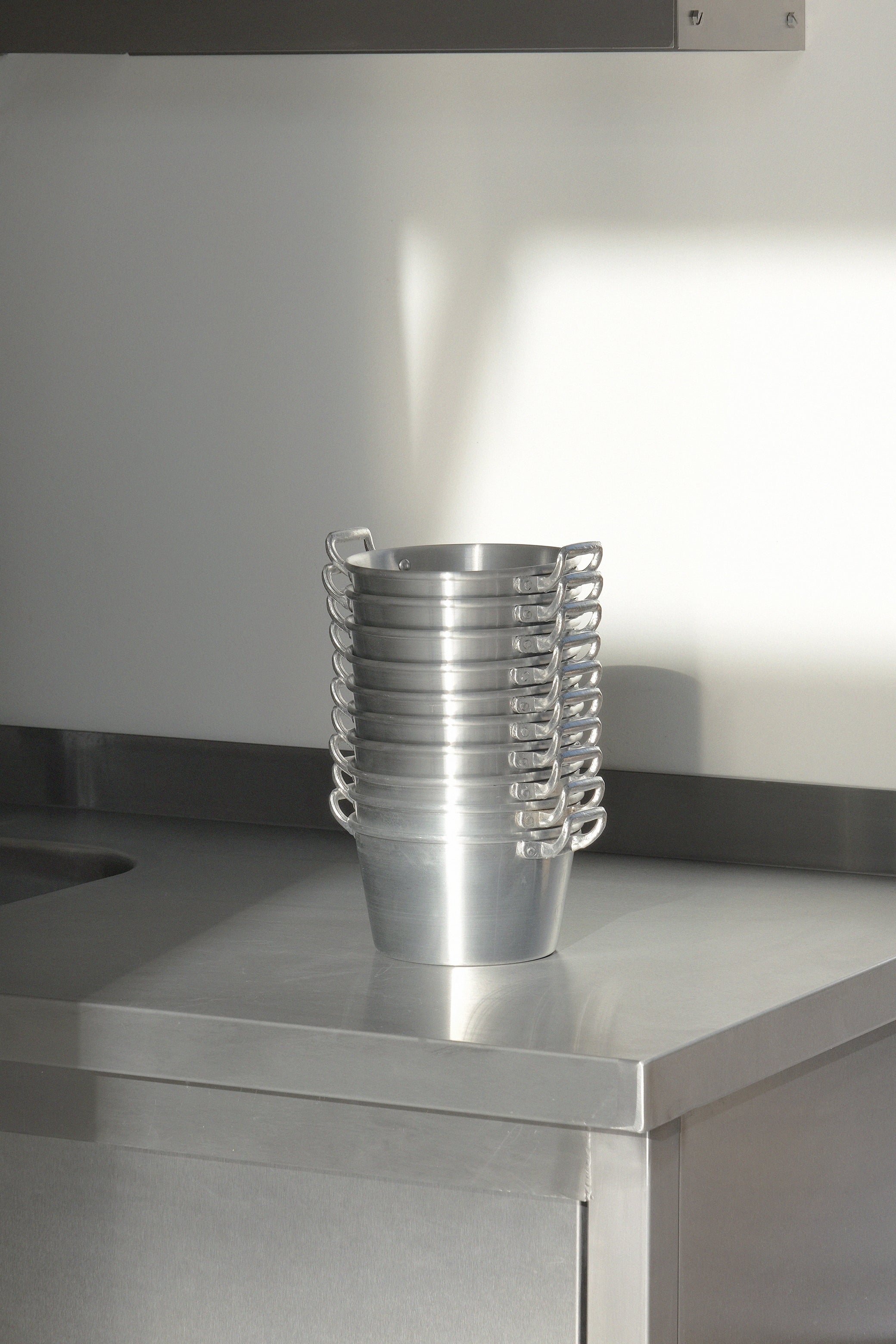 Aluminium bowl w. handle-Inox-KIOSK48TH