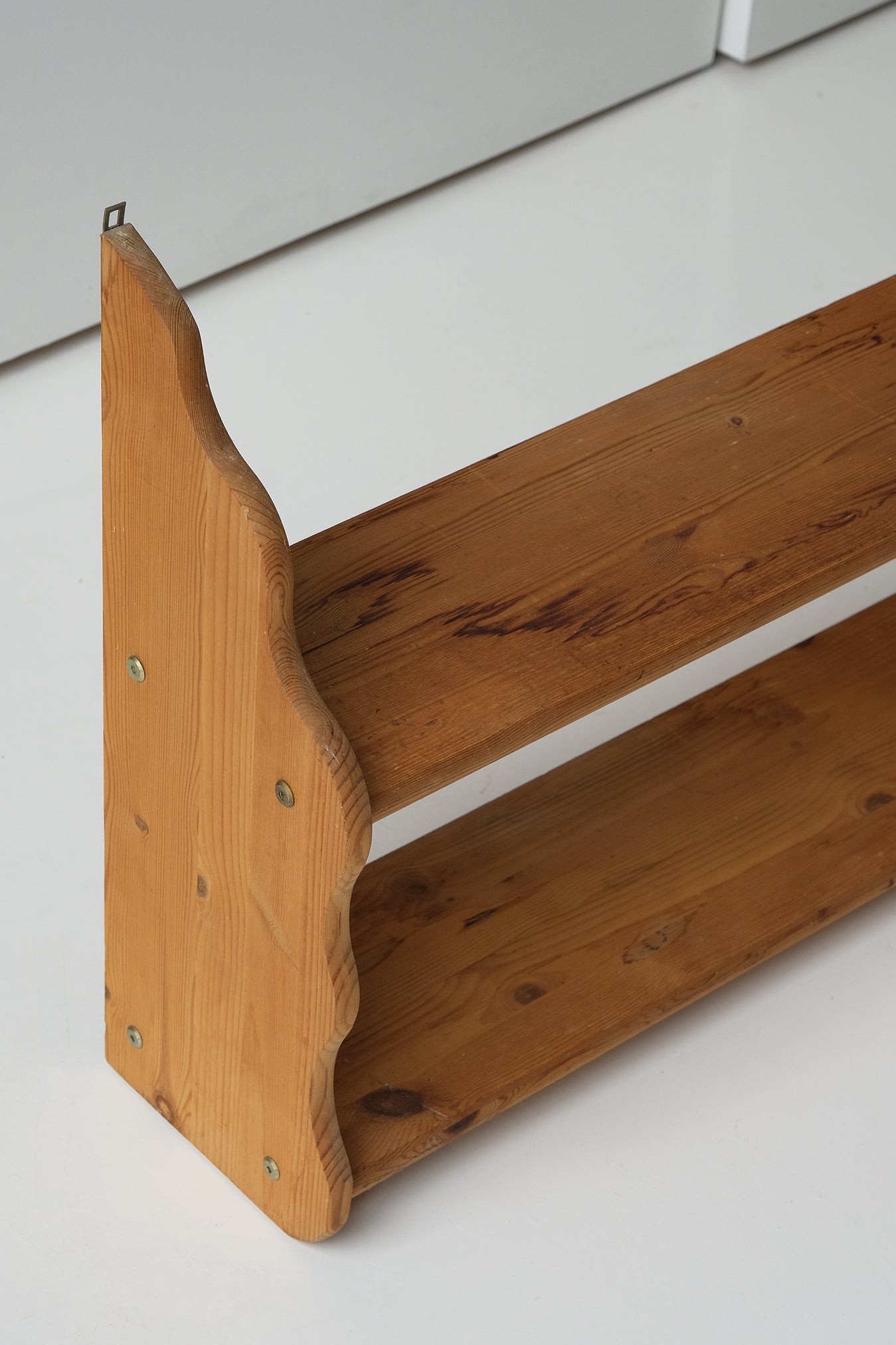 Curved Pine Shelf-Vintage-KIOSK48TH