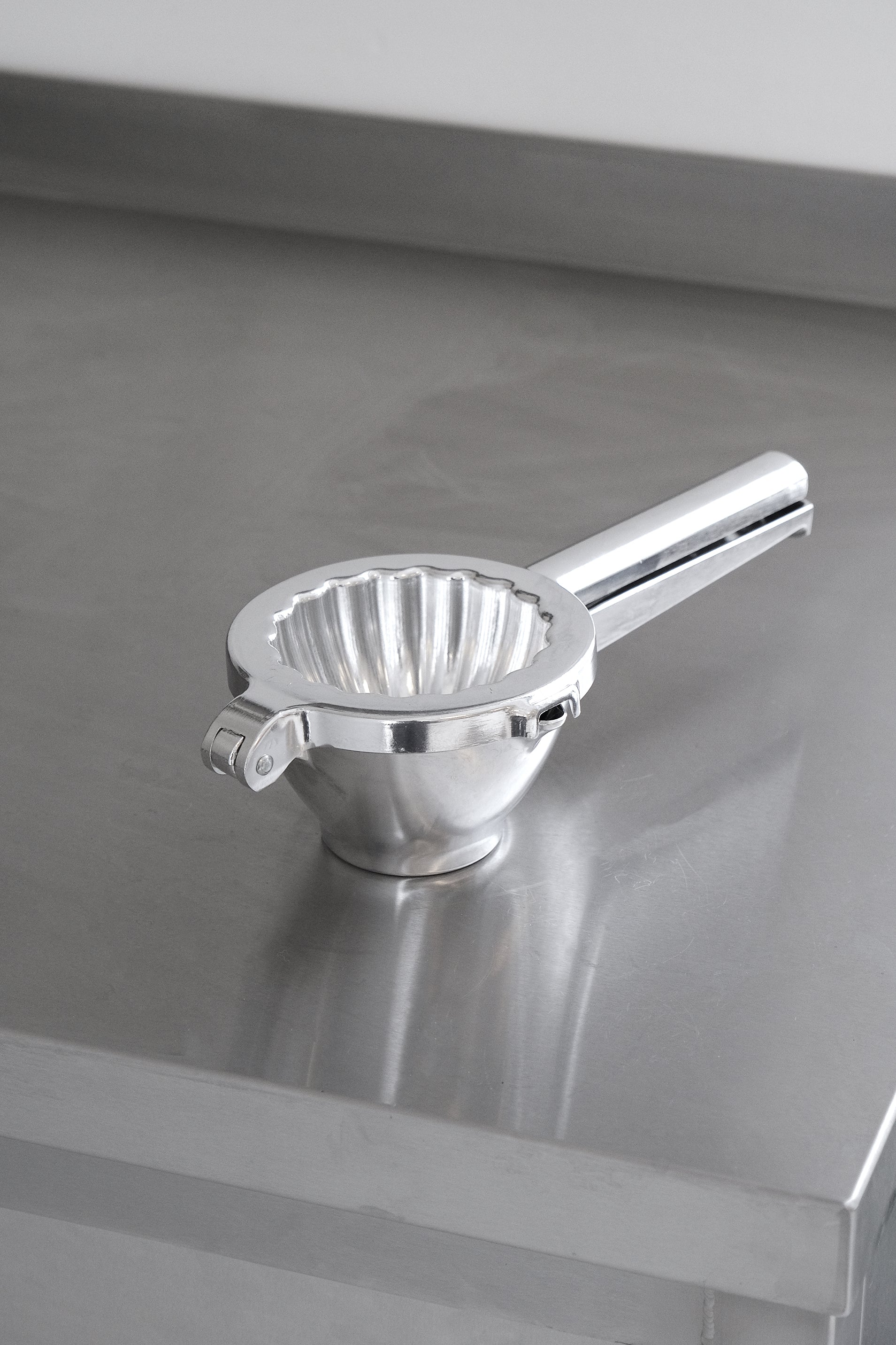 Heavy lemon squeezer-Inox-KIOSK48TH