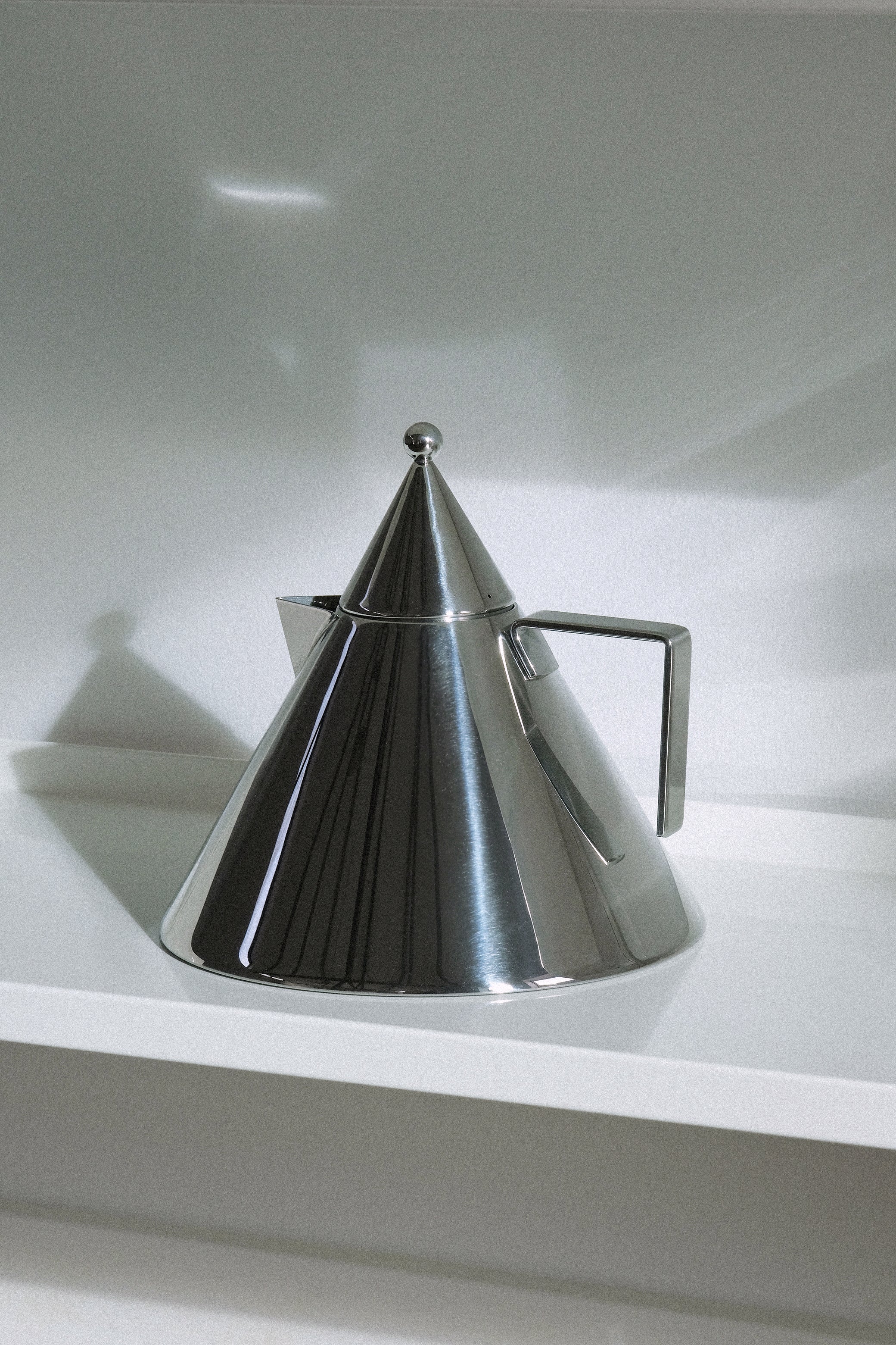 Il Conico kettle-Alessi-KIOSK48TH
