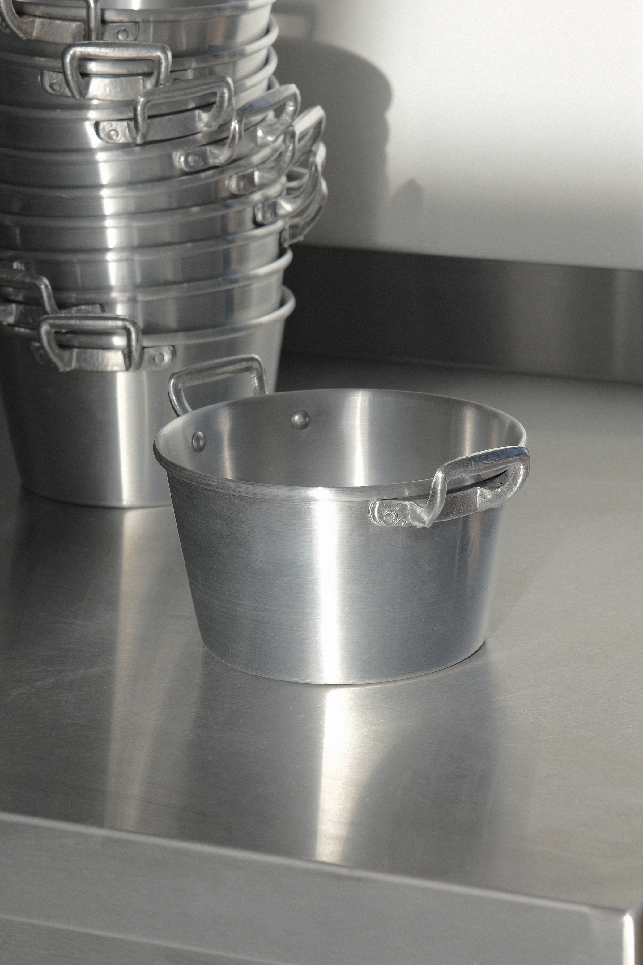 Aluminium bowl w. handle-Inox-KIOSK48TH
