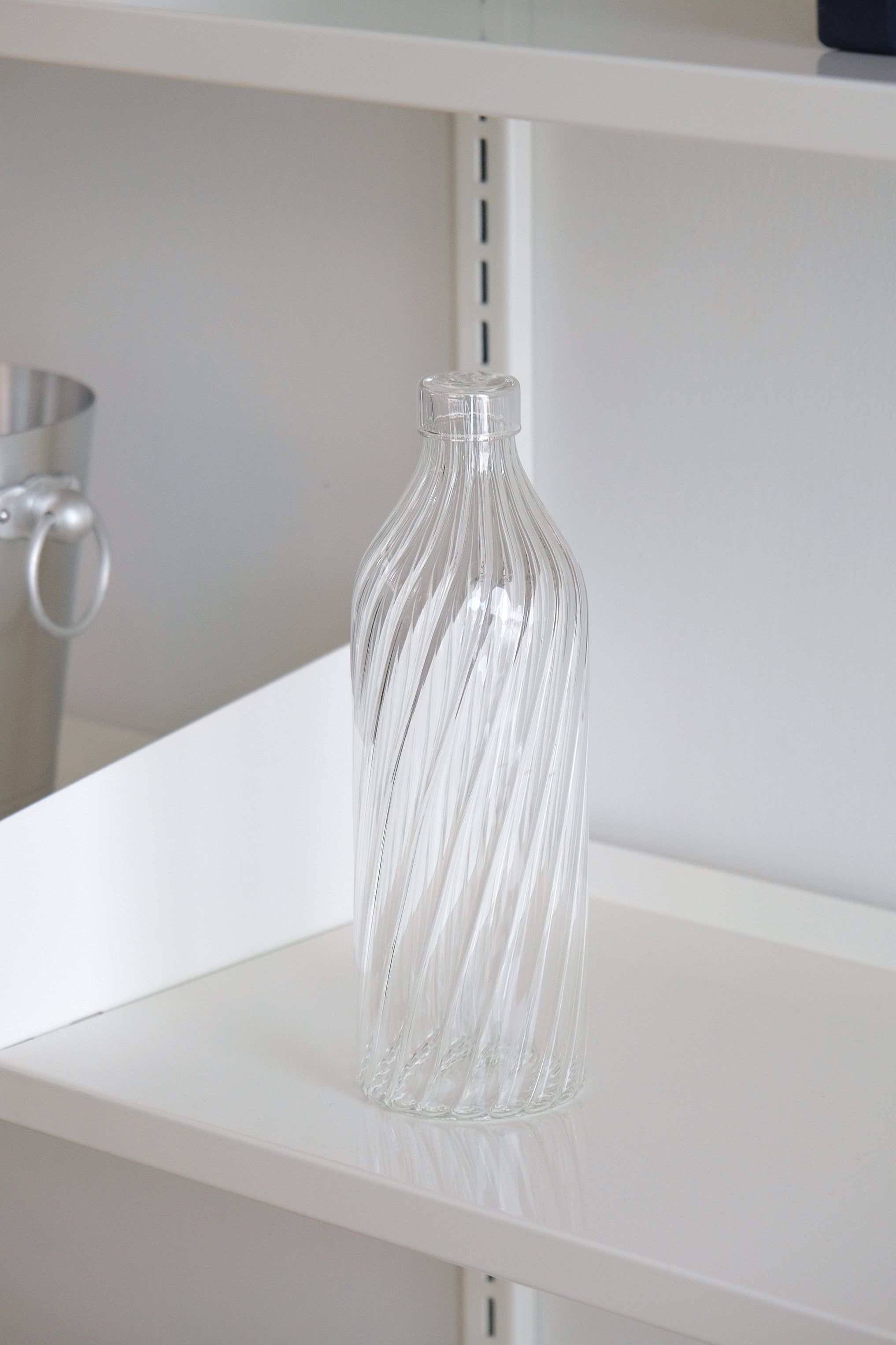 Ottico swirl bottle with lid-Ichendorf-KIOSK48TH