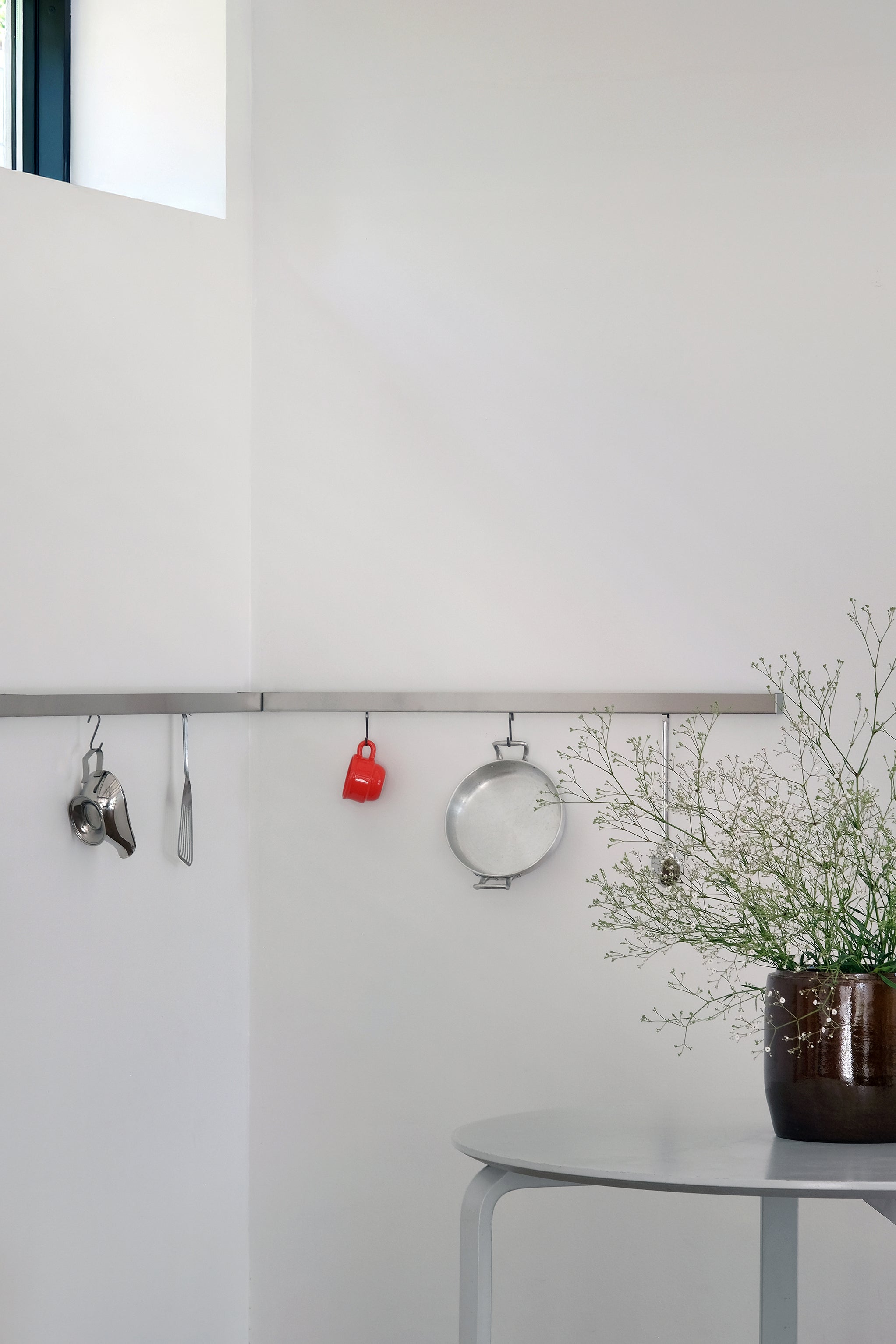 KIOSK48TH The SHLF GEAR RACK is a slim yet functional element in any space. With its clean lines and understated design, it offers a refined storage solution where everyday objects hang in balanced harmony. Use the rack for any organizing purpose.
The SHLF GEAR RACK 110 is made from solid stainless steel, and with its 36 rectangular gear holes, it offers the flexibility to use various s-hooks or simply hang your gear.