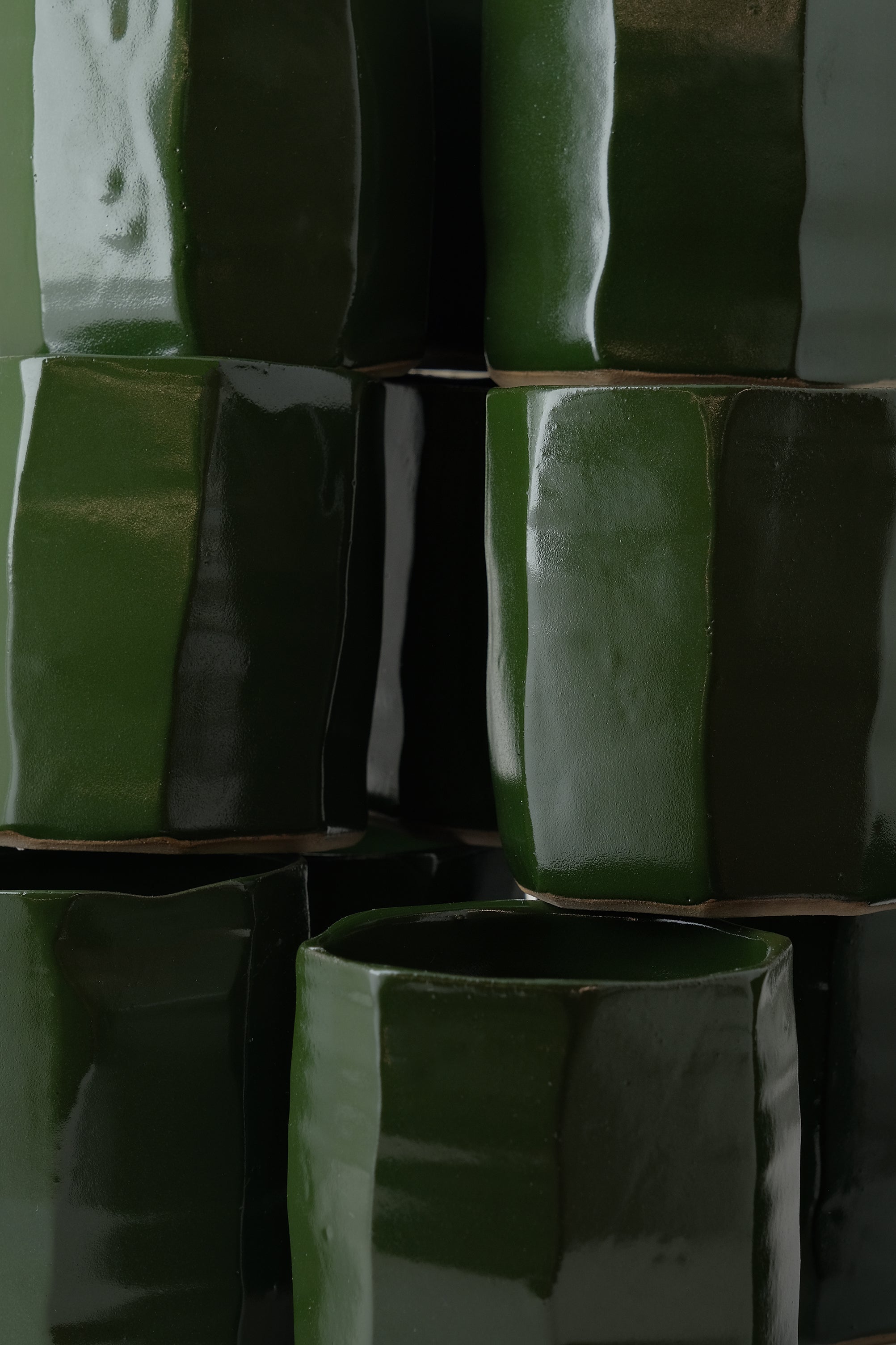 Trim mug green glossy-KIOSK48TH+Katrine Würtz-KIOSK48TH