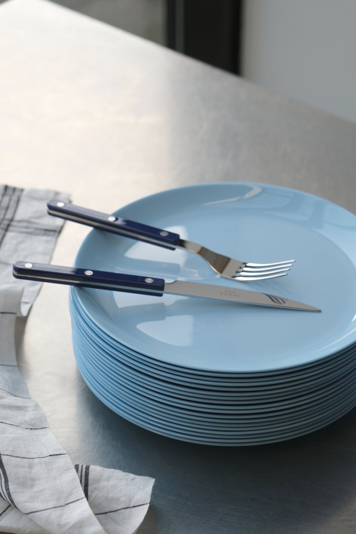 Tempered glass dinner plate light blue-Luminarc-[interior]-[design]-KIOSK48TH