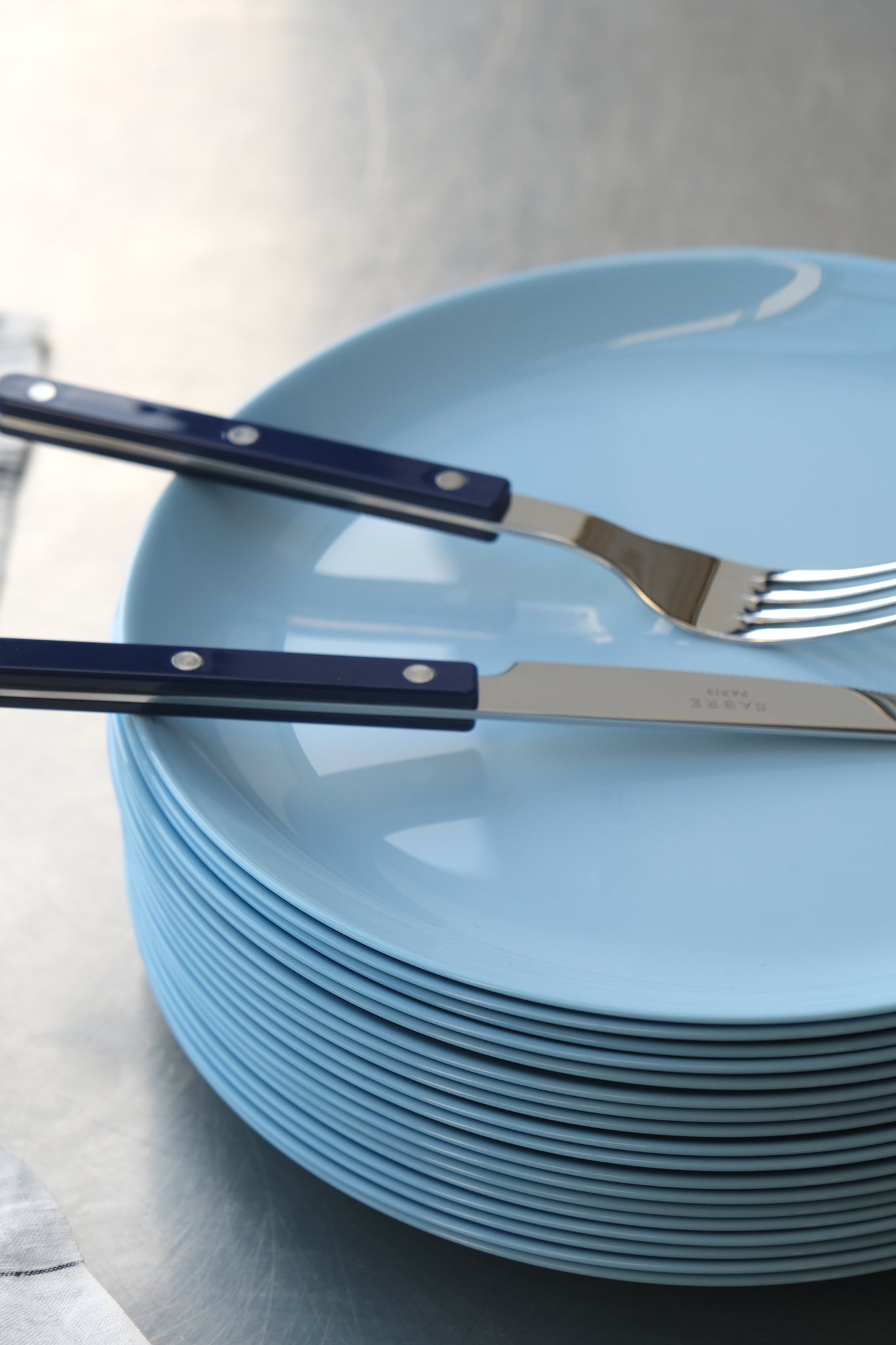 Tempered glass dinner plate light blue-Luminarc-[interior]-[design]-KIOSK48TH