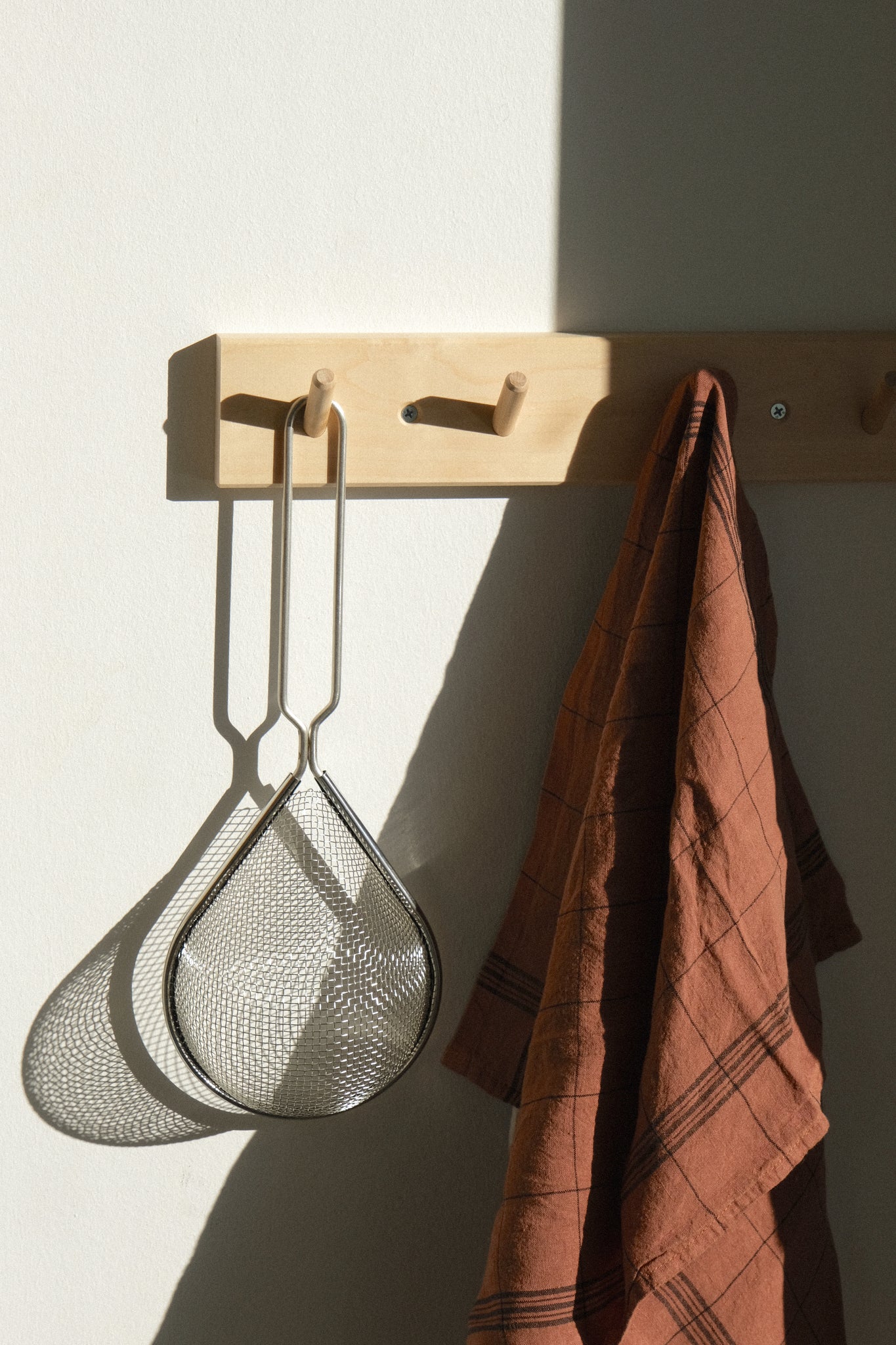Birch wood rack 4 hooks-Iris Hantverk-[interior]-[design]-KIOSK48TH