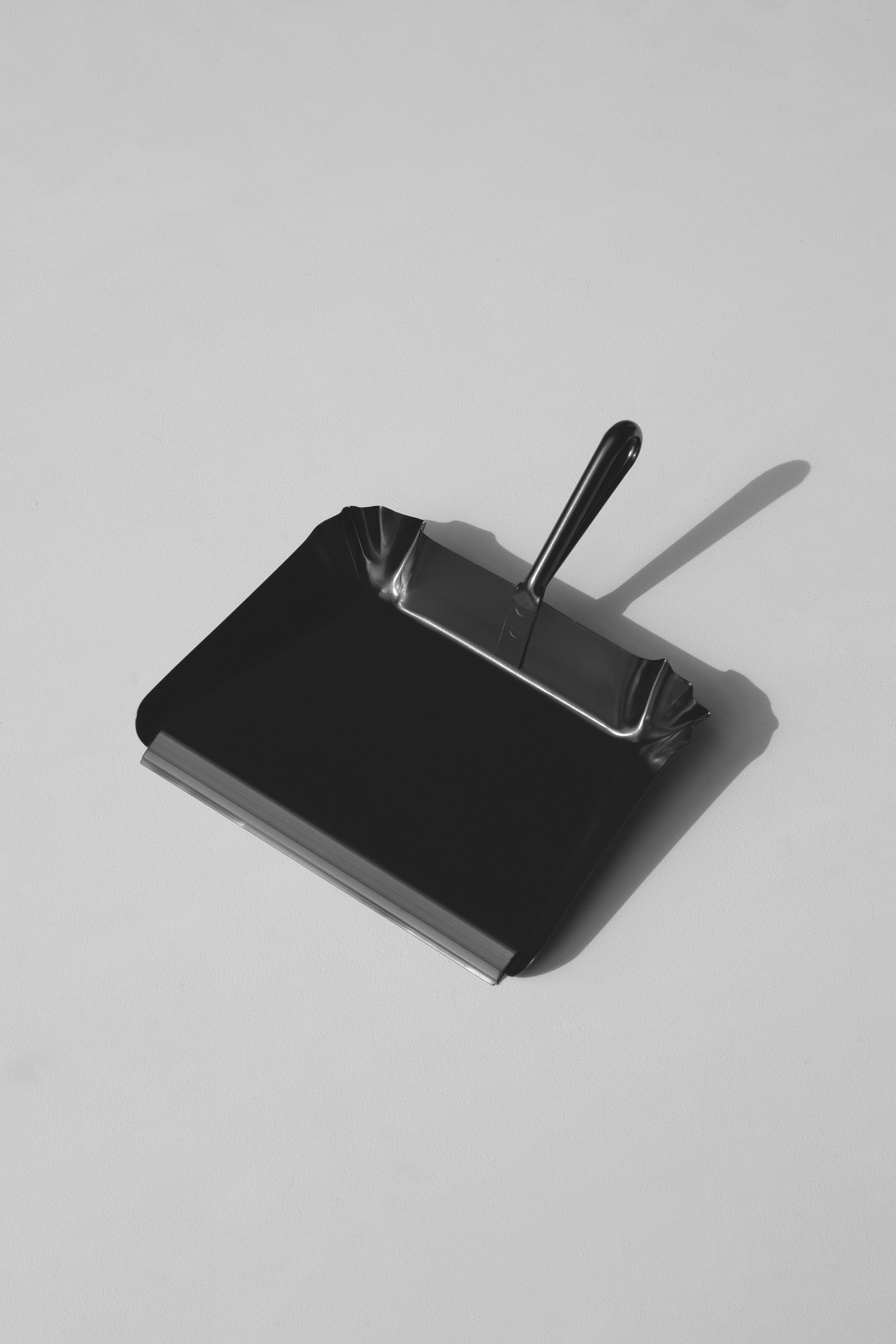 Metal dustpan black-Iris Hantverk-[interior]-[design]-KIOSK48TH