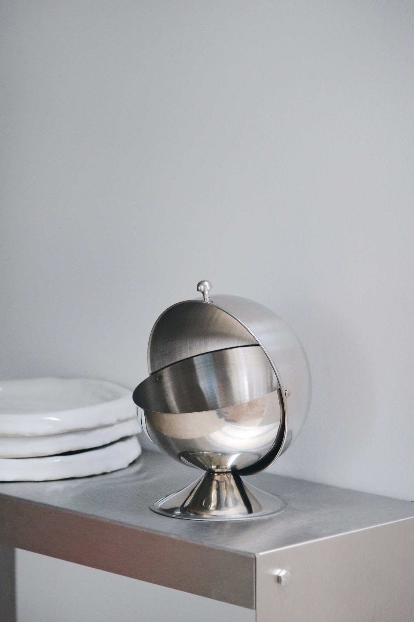 Round bowl with lid-Inox-[interior]-[design]-KIOSK48TH