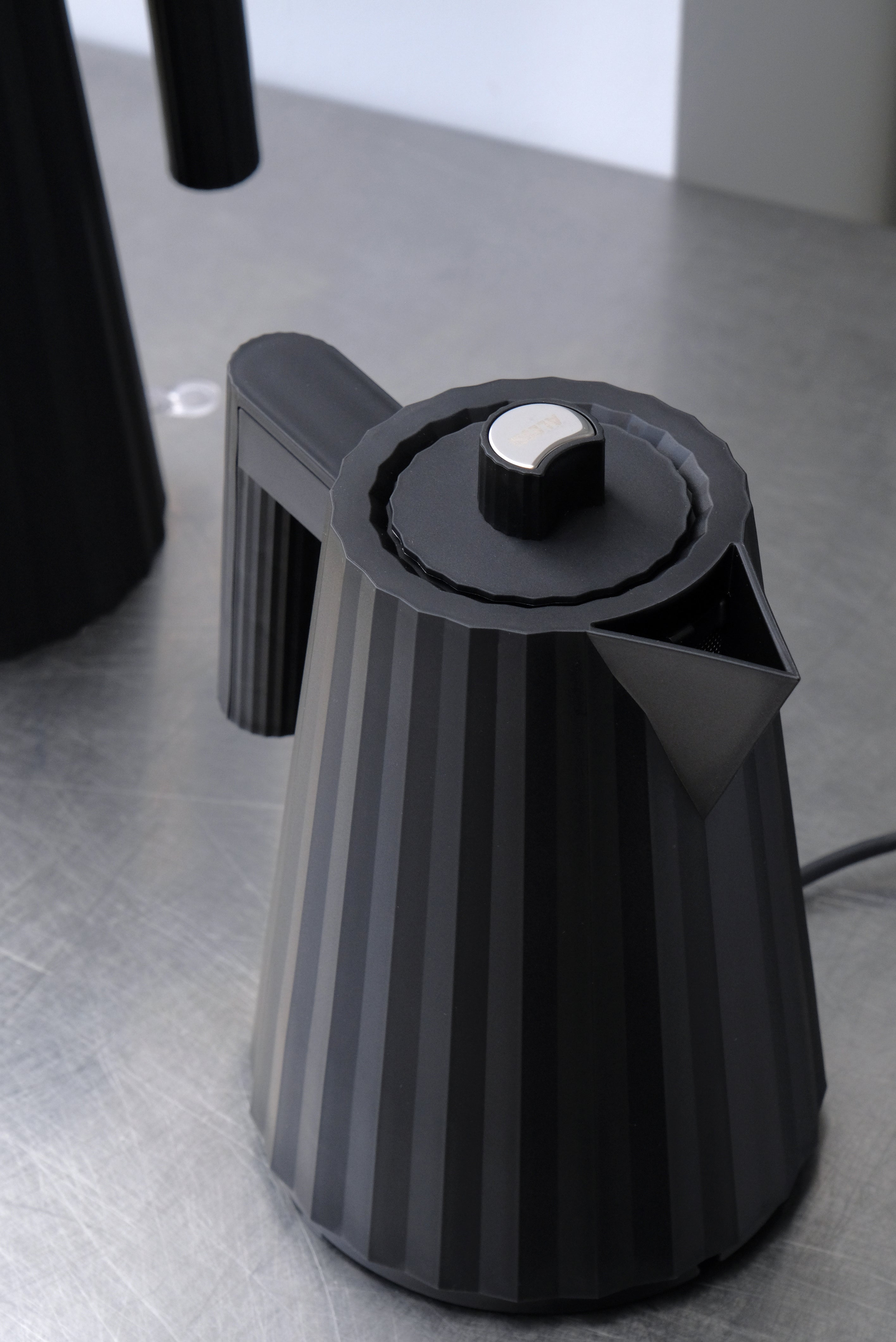 Plissé electric kettle black 2 sizes-Alessi-[interior]-[design]-KIOSK48TH