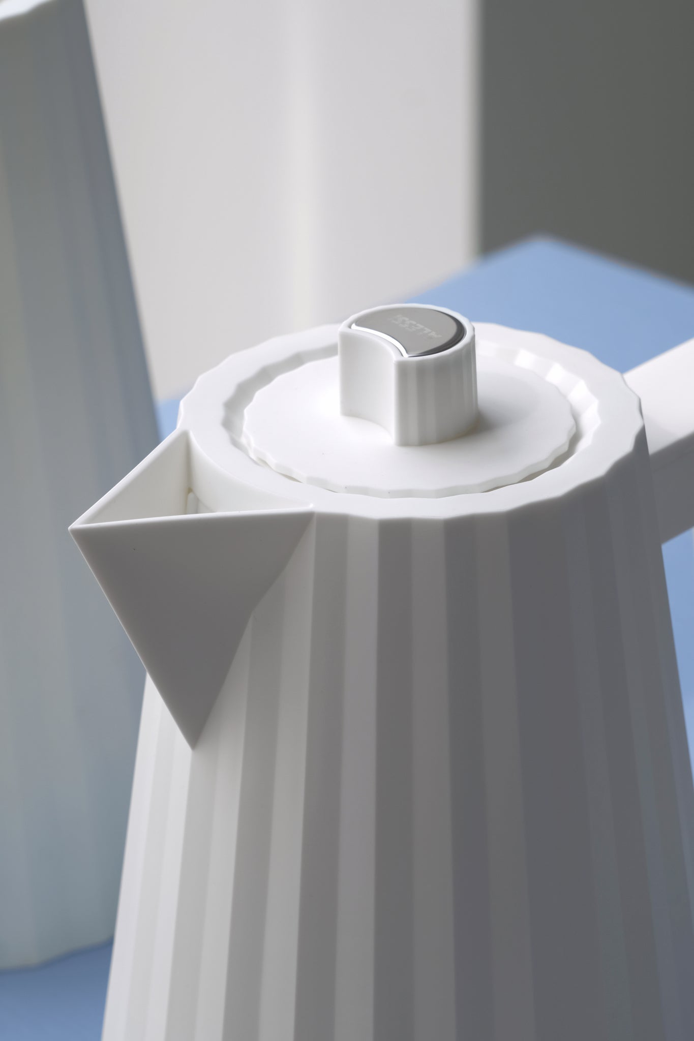 Plissé electric kettle white 2 sizes-Alessi-[interior]-[design]-KIOSK48TH