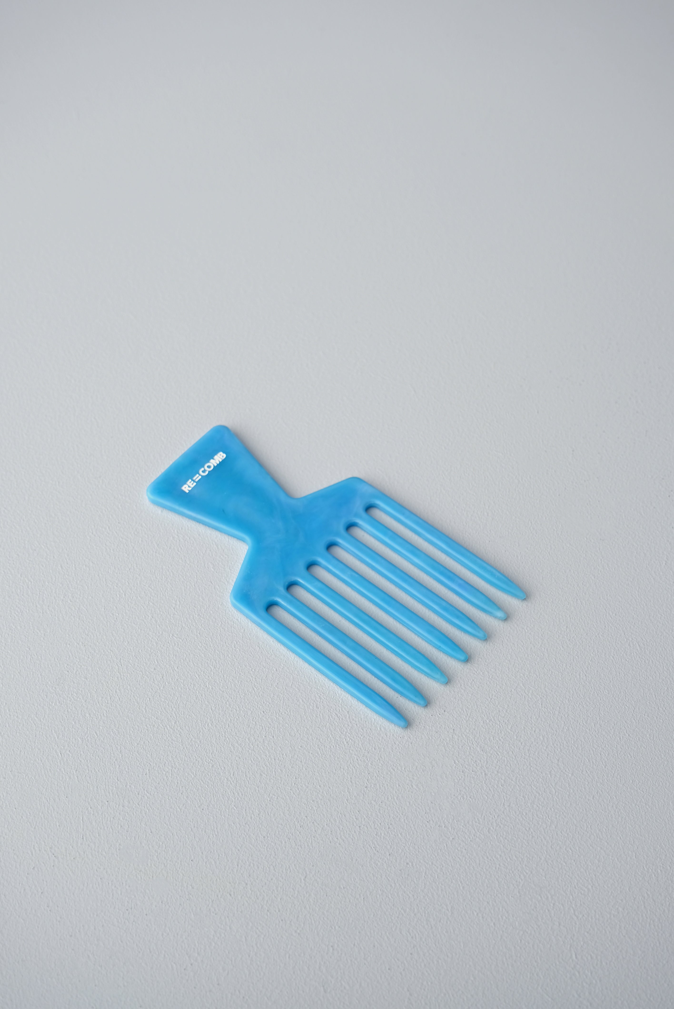 Recycled plastic hair comb 02 air-RE-COMB-[interior]-[design]-KIOSK48TH