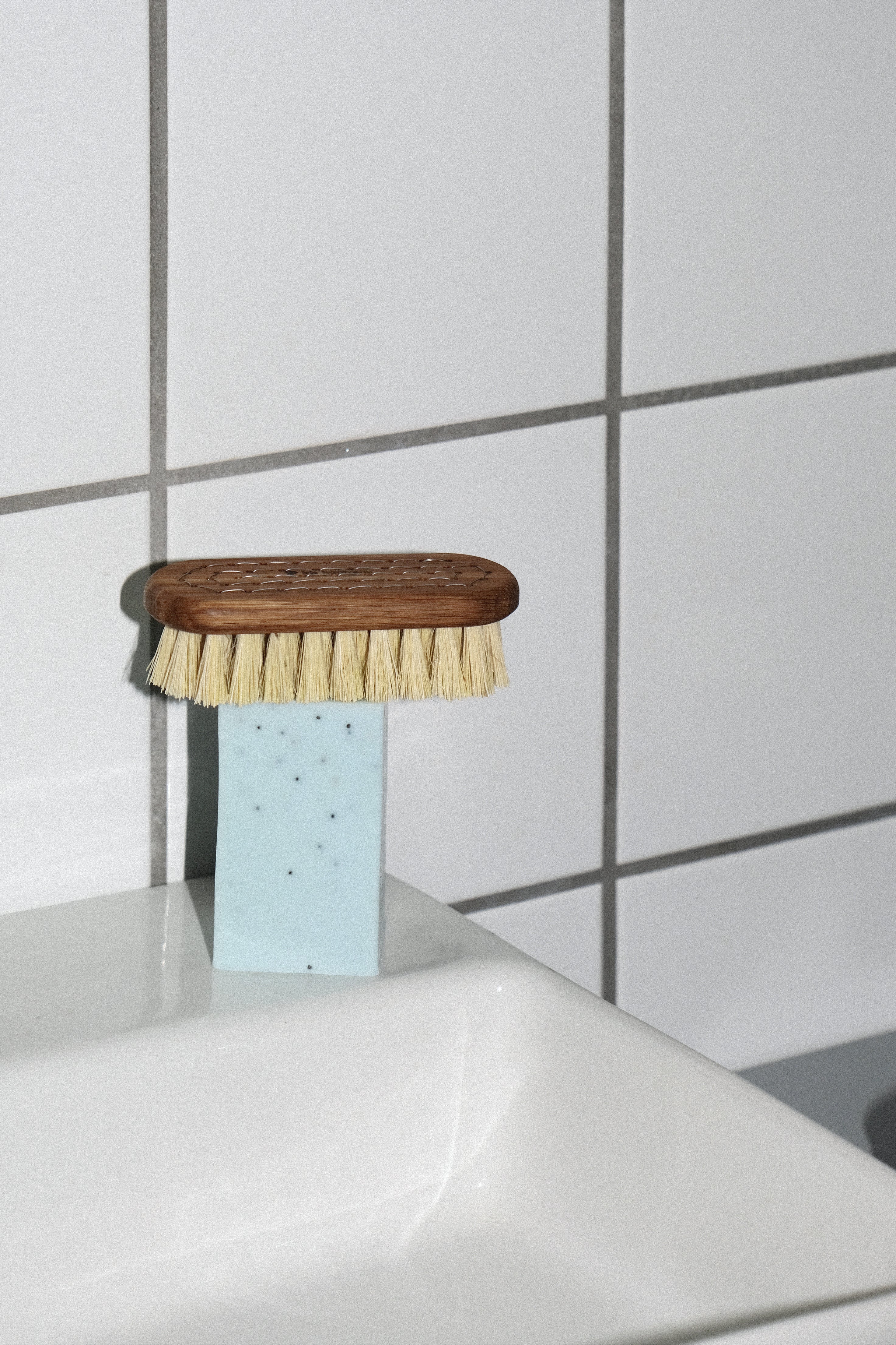 Nail brush oak-Iris Hantverk-[interior]-[design]-KIOSK48TH