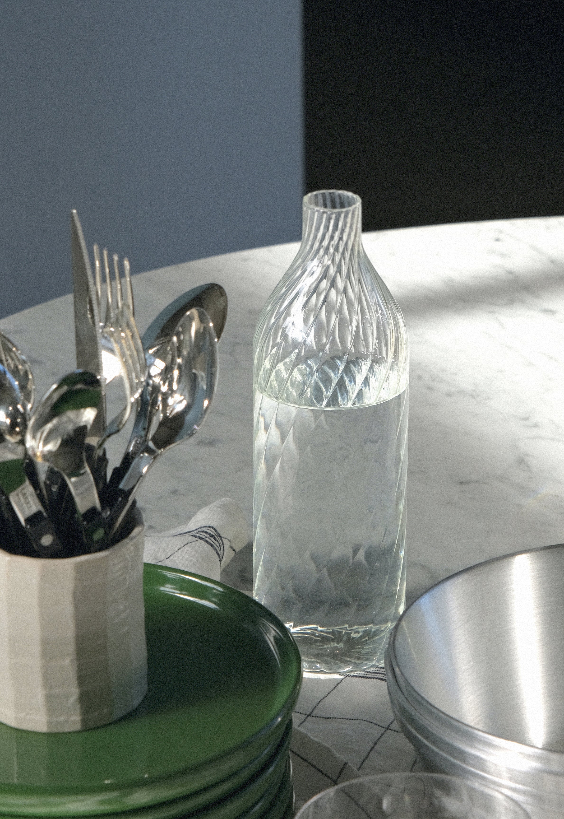 Ottico swirl bottle with lid-Ichendorf-KIOSK48TH